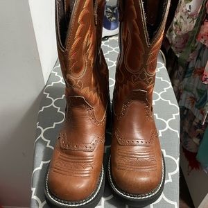 Woman 6.5 justin pull on boots